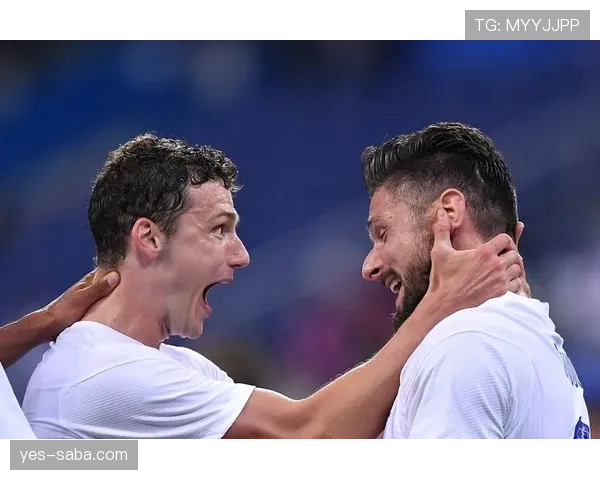 吉鲁与本泽马在锋线转换上偏向反击驱动与体系分散趋势